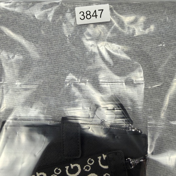 Guess Sandria SLG Black Saffiano Logo Wristlet Wallet F9375157 New - Picture 7 of 12